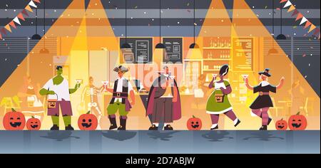 Menschen in verschiedenen Kostümen feiern fröhliche halloween Urlaub Mix Rennen Männer Frauen trinken Cocktails mit Bar Party in voller Länge horizontal vektorgrafik Stock Vektor