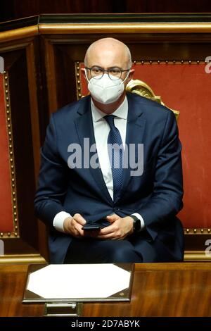 Rom, Italien. Oktober 2020. Minister für Beziehungen zum Parlament Federico D'Inca' während der Rede des italienischen Premierministers, um den Senat über das letzte Dekret von Covid-19 zu informieren. Rome (Italien), 21. Oktober 2020 Credit: Insidefoto srl/Alamy Live News Stockfoto