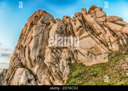 Blick auf die malerischen Granitfelsen in Santa Teresa Gallura, Nordsardinien, Italien Stockfoto