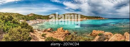 Panoramablick auf die berühmte Spiaggia del Principe, einem der schönsten Strände der Costa Smeralda, Sardinien, Italien Stockfoto