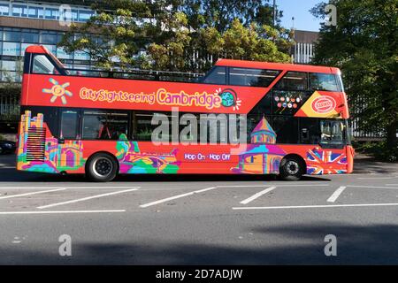 Hop on Hop off rote Stadt Cambridge offen gekrönt Sightseeing-Bus Stockfoto