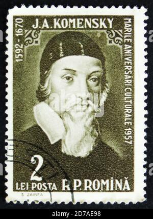 MOSKAU, RUSSLAND - 2. APRIL 2017: Eine Briefmarke in Rumänien zeigt Jan Amos Komensky (John Amos Comenius), tschechischer Philosoph, Pädagoge und Theolog Stockfoto