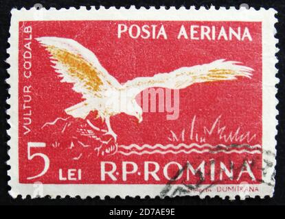 MOSKAU, RUSSLAND - 2. APRIL 2017: Eine Briefmarke in Rumänien zeigt Adler, um 1956 Stockfoto