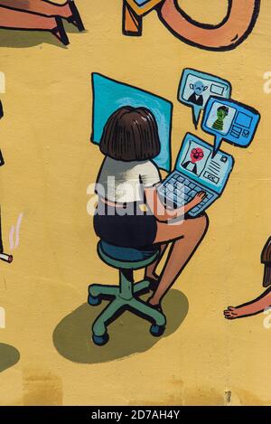 London, Großbritannien. Oktober 2020. Ein Gemälde an einer Wand in Shoreditch, London namens ''˜Was ich dieses Jahr gemacht habe' zeigt, was die Leute während der Sperre gemacht haben. Eine Frau kann bei einem Zoom-Anruf von zu Hause aus arbeiten sehen. Quelle: Dave Rushen/SOPA Images/ZUMA Wire/Alamy Live News Stockfoto