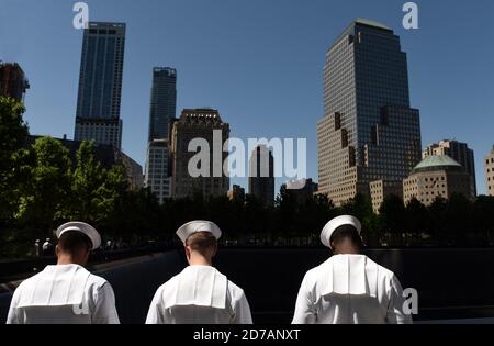 US Navy Segler von hinten. US Navy Army. US Navy Segler in NYC. Stockfoto