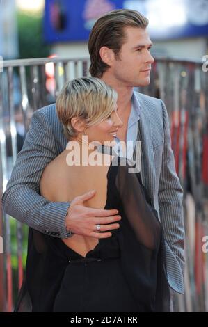 Elsa Pataky und Chris Hemsworth besuchen die Weltpremiere von Rush, Odeon Leicester Square, London. 2. September 2013 © Paul Treadway Stockfoto