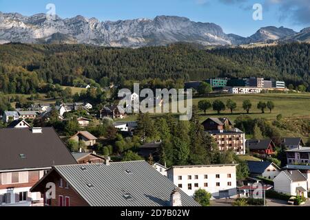 Panorama des Dorfes Villard de Lans in der Alpen in Frankreich Stockfoto