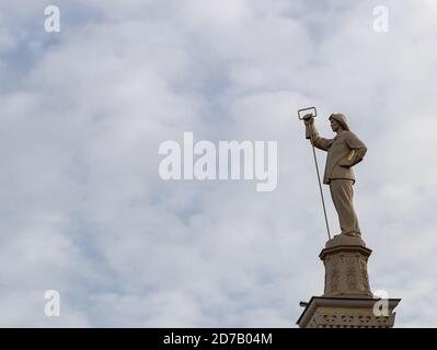 Moskau, Russland, 30. September 2020: Ausstellung der Errungenschaften der Volkswirtschaft, VDNKh. Beliebte Sehenswürdigkeiten von Moskau. Denkmal für den Stahlarbeiter Stockfoto