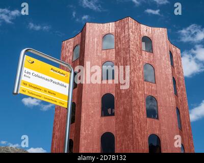 Theaterturm auf dem höchsten Punkt des Julier Passes, Schweiz. Stockfoto