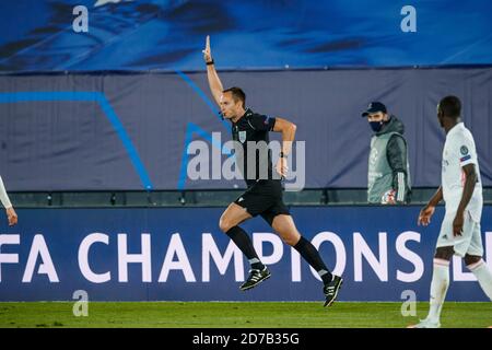 Madrid, Spanien. Oktober 2020. Schiedsrichter beim UEFA Champions League Spiel zwischen Real Madrid und FC Shakhtar Donetsk im Estadio Alfredo Di Stefano am 21. Oktober 2020 in Madrid, Spanien. Bild: Dax Images/Alamy Live News Stockfoto