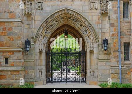 Tor zur Branford Hall in der Yale University, New Haven, Connecticut, CT, USA. Stockfoto