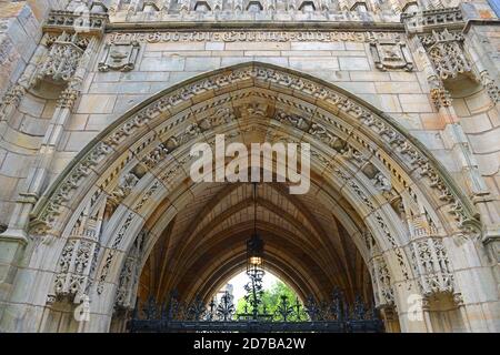 Tor zur Branford Hall in der Yale University, New Haven, Connecticut, CT, USA. Stockfoto