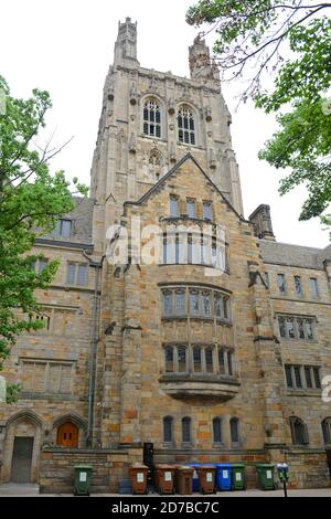 Tor zur Branford Hall in der Yale University, New Haven, Connecticut, USA. Stockfoto