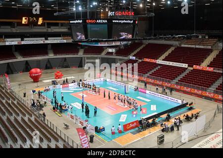 Volleyballspieler im Einsatz beim Plus Liga Spiel zwischen Trefl Danzig und PGE Skra Belchatow im Ergo Arena Stadion.(Endstand: Trefl Danzig 1:3 PGE Skra Belchatow) Stockfoto