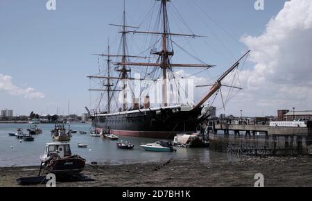 AJAXNETPHOTO. PORTSMOUTH, ENGLAND. - HMS WARRIOR - ERSTES UND LETZTES VIKTORIANISCHES EISENSCHIFF DER "SCHWARZEN FLOTTE", DAS DER ÖFFENTLICHKEIT ZUGÄNGLICH IST, VOR DEM HARD.FOTO:JONATHAN EASTLAND/AJAX REF:DP2 91506 62 Stockfoto