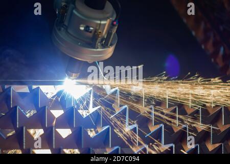 cnc-Plasma-Schneidemaschine schneidet Metall Stockfoto