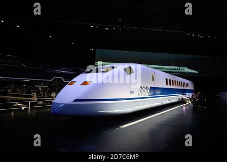 Nagoya / Japan - Nov 26 2019 : Hochgeschwindigkeitszug oder Shinkansen ist auf dem Display an geparkt am SCMAGLEV und Railway Park ist das eisenbahnmuseum Stockfoto