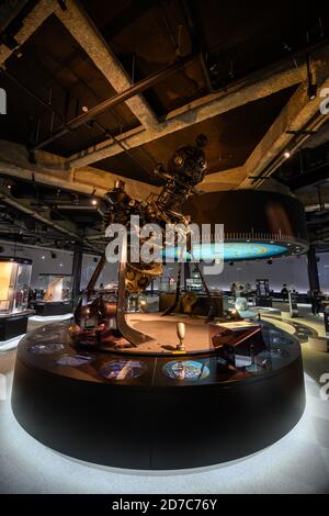 Nagoya / Japan - Nov 27 2019 : Studenten und Touristen sind im Astrologie-Ausstellungsraum im Nagoya City Science Museum. Dies ist ein beliebter Tourist Stockfoto