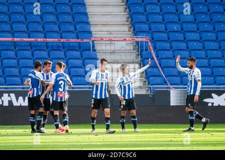 Barcelona, Spanien. Oktober 2020. Espanyols Spieler feiern ein Tor während eines spanischen Fußballspiels der zweiten Liga zwischen RCD Espanyol und CD Mirandes in Barcelona, Spanien, 21. Oktober 2020. Quelle: Joan Gosa/Xinhua/Alamy Live News Stockfoto