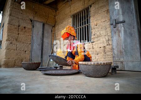 AI Quoc Kommune, Bezirk Loc Binh, lang Son - 22. September 2020: Live-Szene von Dao Lu Gang ethnischen Minderheiten in Ai Quoc Kommune, Loc Binh Distr Stockfoto