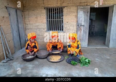 AI Quoc Kommune, Bezirk Loc Binh, lang Son - 22. September 2020: Live-Szene von Dao Lu Gang ethnischen Minderheiten in Ai Quoc Kommune, Loc Binh Distr Stockfoto