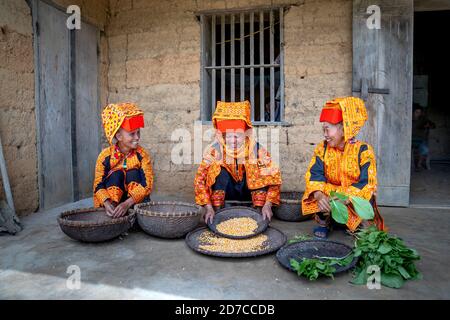 AI Quoc Kommune, Bezirk Loc Binh, lang Son - 22. September 2020: Live-Szene von Dao Lu Gang ethnischen Minderheiten in Ai Quoc Kommune, Loc Binh Distr Stockfoto