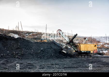 Raupenbagger in einer Kohlemine Stockfoto