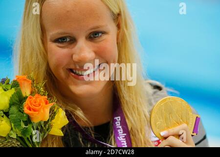 London, Großbritannien. September 2012. Mallory Weggemann (USA) Schwimmen : Frauen 50 m Freestyle S8 Medaillenverleihung während der Paralympischen Spiele 2012 in London im Olympic Park - Aquatics Centre in London, UK . Quelle: AFLO SPORT/Alamy Live News Stockfoto