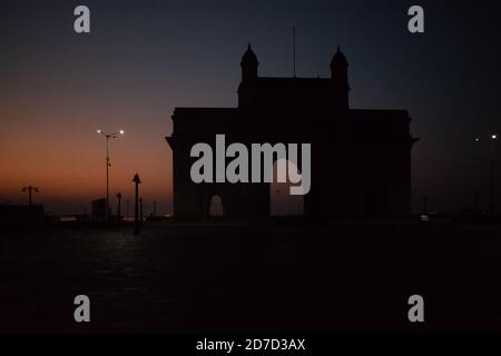 Mumbai, Indien - 15. Februar 2019: Heiterer Blick auf ein architektonisches Wunder, Gateway of India in den Abendstunden. Stockfoto