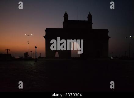 Mumbai, Indien - 15. Februar 2019: Heiterer Blick auf ein architektonisches Wunder, Gateway of India in den Abendstunden. Stockfoto