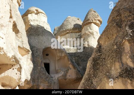 Einzigartige Kalksteinfelsen aus nächster Nähe. Stockfoto