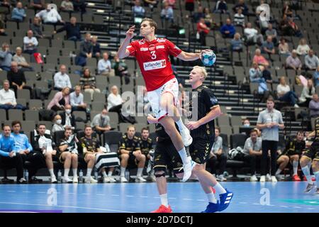 Aalborg, Dänemark. Oktober 2020. Jonas Samuelsson (3) von Aalborg Handball im EHF Champions League Spiel zwischen Aalborg Handball und THW Kiel in der Jutlander Bank Arena in Aalborg. (Foto Kredit: Gonzales Foto/Alamy Live News Stockfoto