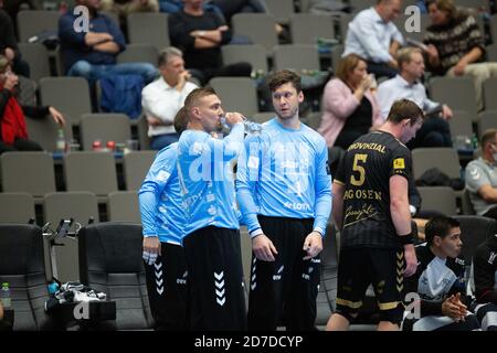 Aalborg, Dänemark. Oktober 2020. Torwart Niklas Landin (1) und Dario Quenstedt (21) vom THW Kiel beim EHF Champions League Spiel zwischen Aalborg Handball und THW Kiel in der Jutlander Bank Arena in Aalborg. (Foto Kredit: Gonzales Foto/Alamy Live News Stockfoto