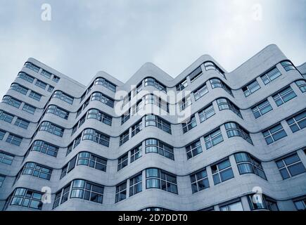 BERLIN - DEUTSCHLAND - MAI 24 2010. Das Shell Haus ist ein architektonisches Meisterwerk der klassischen Moderne, das vom deutschen Architekten Emil Fahr entworfen wurde Stockfoto