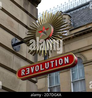 Revolution Cocktail Bar, Restaurant und Partylocation Außenschild in Edinburgh, Schottland, Großbritannien Stockfoto