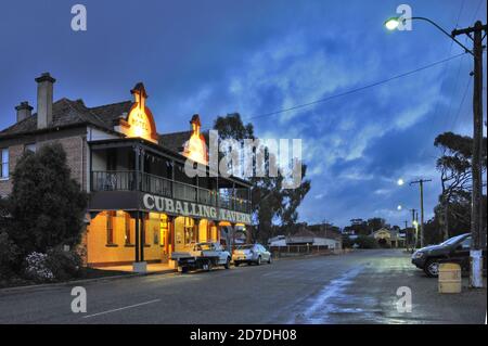 Cuballing Pub ist ein typisches westaustralisches Wheatbelt Country Pub aus dem frühen 20. Jahrhundert. Stockfoto