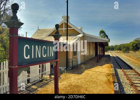 Anfang des 20. Jahrhunderts Westaustralischer Bahnhof, hier bei GinGin im Wheatbelt-Bereich. Stockfoto