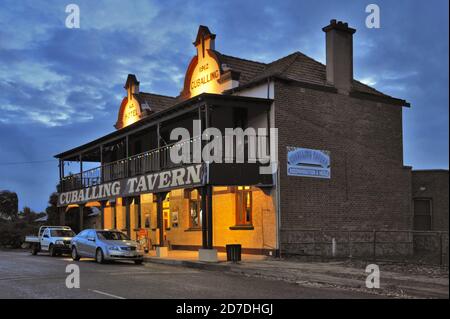 Cuballing Pub ist ein typisches westaustralisches Wheatbelt Country Pub aus dem frühen 20. Jahrhundert. Stockfoto