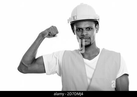 Junge afrikanische Mann Bauarbeiter flexing seinen Arm Stockfoto