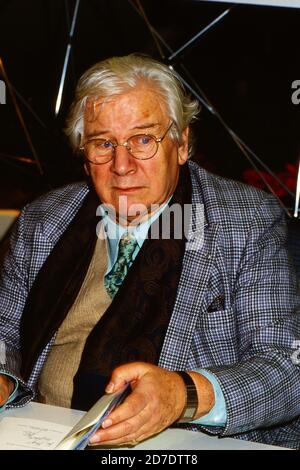 Sir Peter Ustinov bei einer Lesung aus seinem Buch 'der alte Mann und Mr Smith', Deutschland 1991. Stockfoto