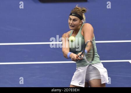 Ostrava, Tschechische Republik. Oktober 2020. ***CTK POOL*** Aryna Sabalenka aus Weißrussland spielt beim Tennisturnier J&T Banka Ostrava Open 2020 in Ostrava, Tschechien, 22. Oktober 2020 gegen Cori Gauff aus den USA. Kredit: Jaroslav Ozana/CTK Foto/Alamy Live Nachrichten Stockfoto