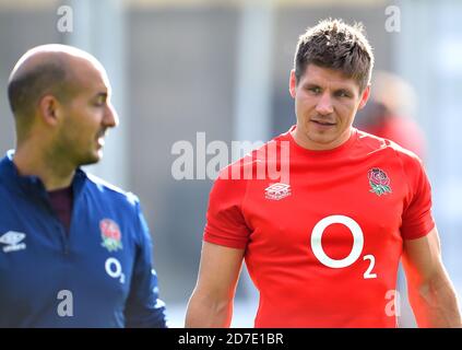 Englands Piers Francis (rechts) während des Trainings im Lensbury Hotel, London. Stockfoto