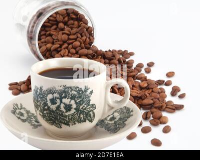 Kopi ist eine Art traditioneller Kaffee, der in Singapur und Malaysia heimische ist. Es ist ein sehr koffeinhaltigen schwarzen Kaffee mit Milch und Zucker serviert. Stockfoto