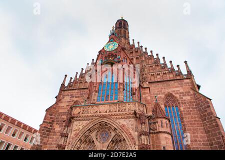 Berühmte Kirche unserer Lieben Frau in Nürnberg . Gotische katholische Kathedrale aus dem 14. Jahrhundert in Deutschland Stockfoto