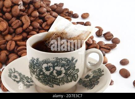 Kopi ist eine Art traditioneller Kaffee, der in Singapur und Malaysia heimische ist. Es ist ein sehr koffeinhaltigen schwarzen Kaffee mit Milch und Zucker serviert. Stockfoto