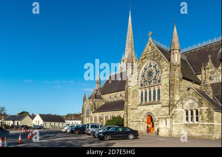 Clonakilty, West Cork, Irland. Oktober 2020. Der Parkplatz der katholischen Kirche von Clonakilty war heute ruhig, nachdem die Beschränkungen für Level 5 um Mitternacht eintraten. Die Beschränkungen der Stufe 5 werden voraussichtlich sechs Wochen dauern. Quelle: AG News/Alamy Live News Stockfoto