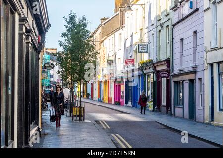 Clonakilty, West Cork, Irland. Oktober 2020. Das Stadtzentrum von Clonakilty war heute ruhiger als normal, nachdem die Beschränkungen für Level 5 um Mitternacht eintraten. Die Beschränkungen der Stufe 5 werden voraussichtlich sechs Wochen dauern. Quelle: AG News/Alamy Live News Stockfoto