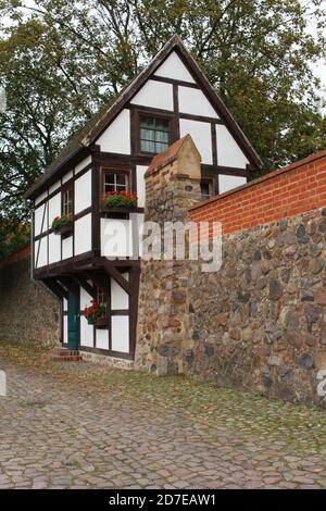 Wiekhaus in der historischen Stadtmauer, Neubrandenburg Stockfoto