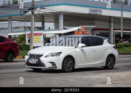 Chiangmai, Thailand - Oktober 16 2020: Privatwagen, Lexus CT 200h. Foto an der Straße Nr. 121 ca. 8 km von der Innenstadt von Chiangmai, thailand. Stockfoto