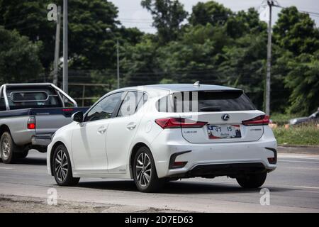 Chiangmai, Thailand - Oktober 16 2020: Privatwagen, Lexus CT 200h. Foto an der Straße Nr. 121 ca. 8 km von der Innenstadt von Chiangmai, thailand. Stockfoto